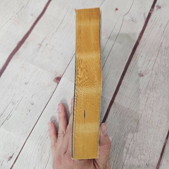 HOCUS POCUS Kurt Vonnegut New York Times Bestseller Paperback Book Comedy Satire - Picture 2 of 6